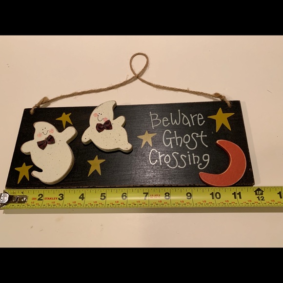 NWT HALLOWEEN GHOST HANGING SIGN. - Picture 7 of 9